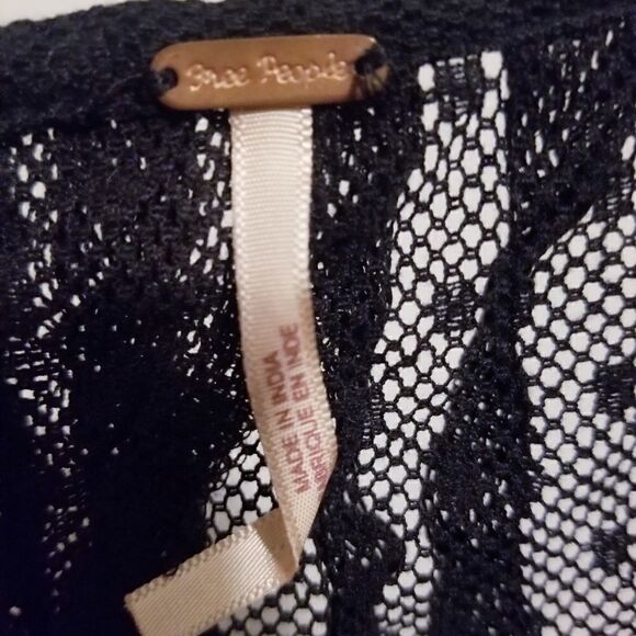 Free People Women’s Black Lace Semi Sheer Tunic Shirt Small Petite SP - Picture 4 of 6